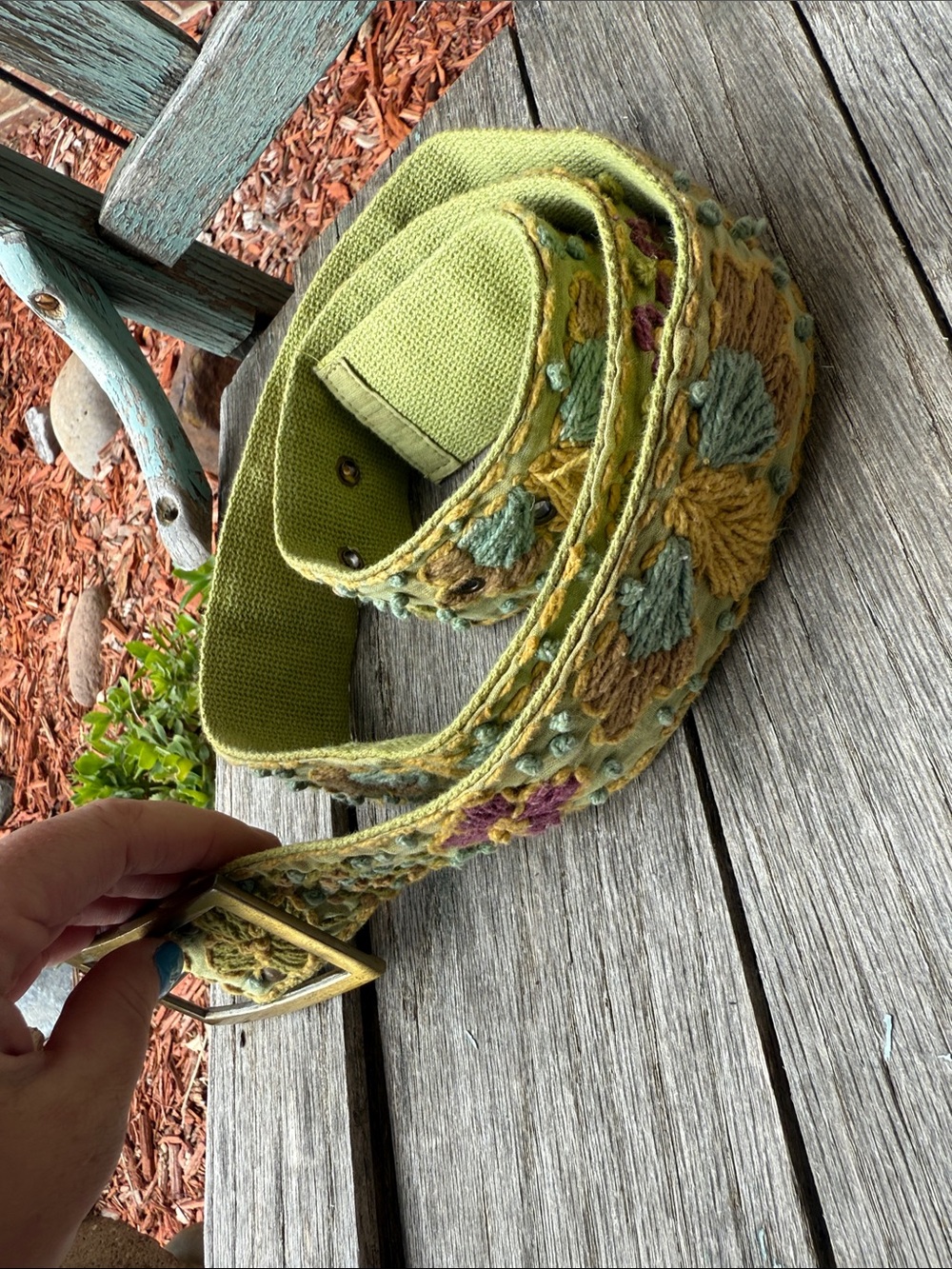 Karma Ladies M/L Hand-Embroidered Green Floral Belt - Picture 3 of 10